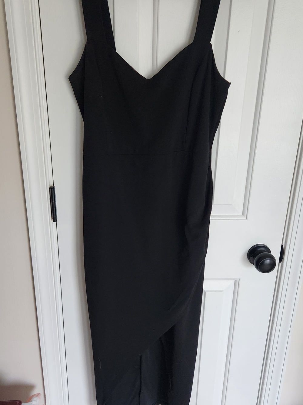 Lulu's Sleek Black V-Neck Midi Dress
